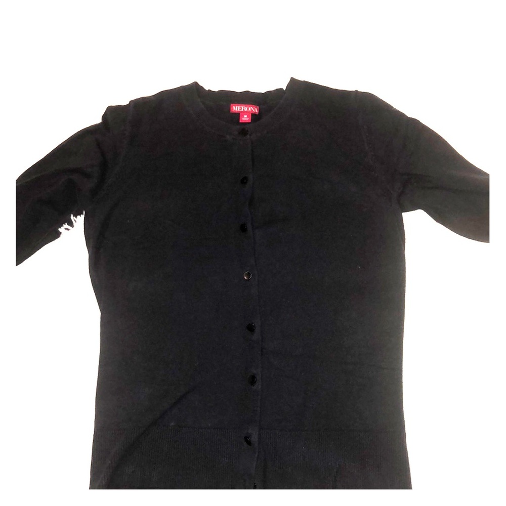 Adorable black 3 quarter length sleeve sweater 🖤